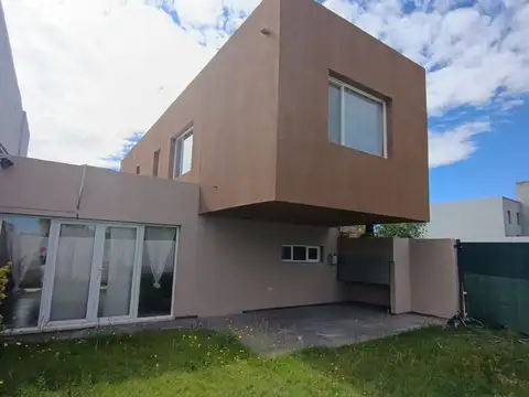 Casa en Alquiler de 3 dormitorios