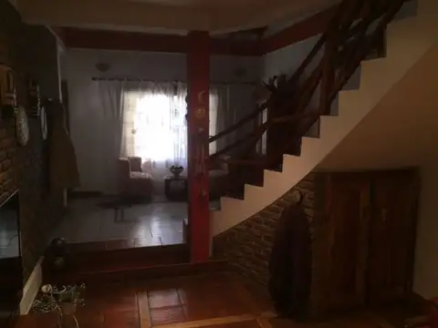 Casa 5 ambientes con 2 baños
