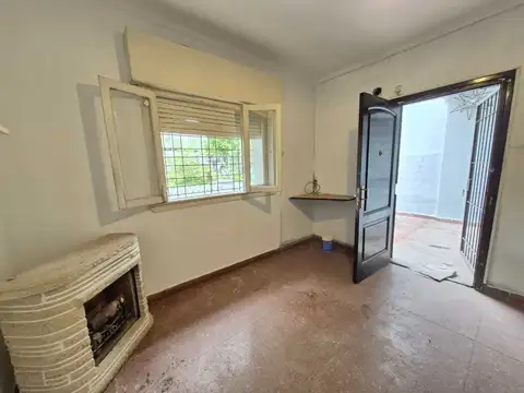 Casa en Alquiler con 2 cocheras