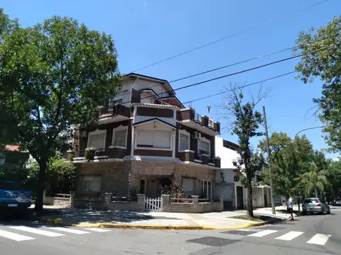 Excelente casa de 6 ambientes. Mercedes al 4900