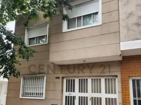 57 entre 27 y 28. Casa en venta. La Plata