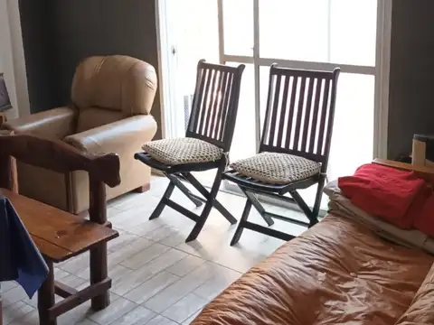 UNICO DEPARTAMENTO PRIMER PISO AL FRENTE- 100 m2 TOTALES-