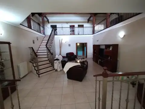 Casa 6 ambientes con 4 baños