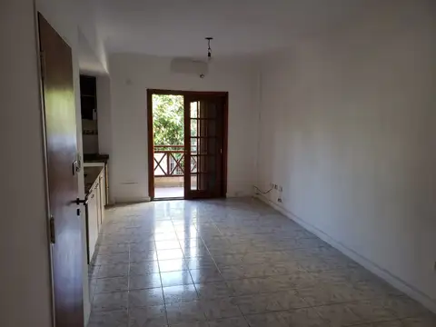 M Corvalan 100, Piso 1