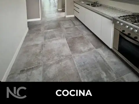 Casa en Venta con 4 cocheras