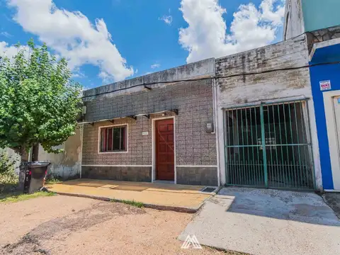 Venta de casa dos dormitorios con cochera en Pando