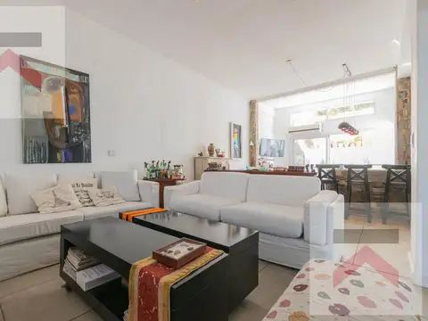 Casa de 3 dormitorios  con Pileta y Parrilla. Excelente ubicación: entre Libertador y el río!