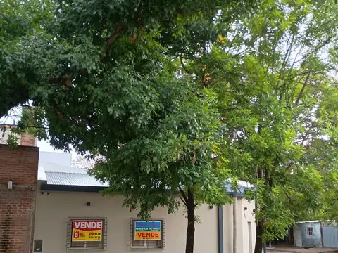 La Bella Esquina Multifacética, casa con local sobre avenida!