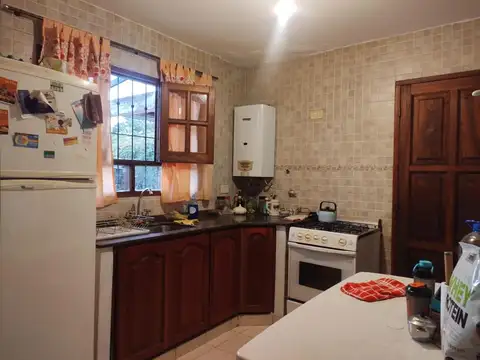 Casa 4 ambientes con 2 baños