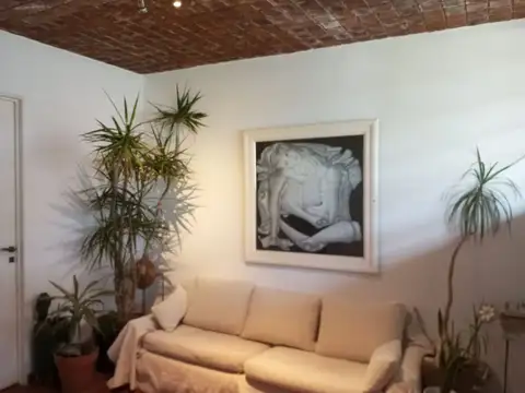 148 entre 10 y 11 900