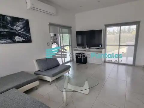 Casa en PB, en Lagos de Canning sobre lote de 735 M2 con 3 dormitorios y piscina
