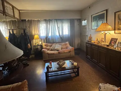 Casa 5 ambientes con 4 baños