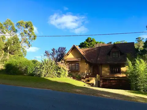Casa 7 ambientes con 3 baños