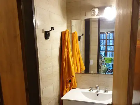 Casa 9 ambientes con 4 baños