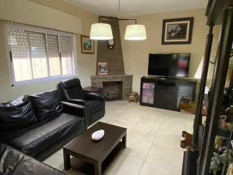 CASA MULTIFAMILIAR  (CASA 4 AMB +DPTO 2 AMB)