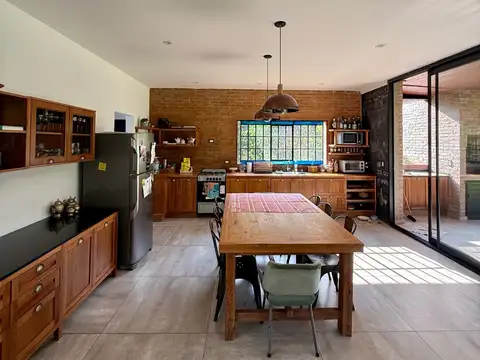 Casa en Alquiler con 1 cochera