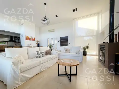 Casa 5 ambientes con 3 baños