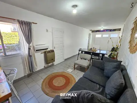 Casa 3 ambientes con 1 baño