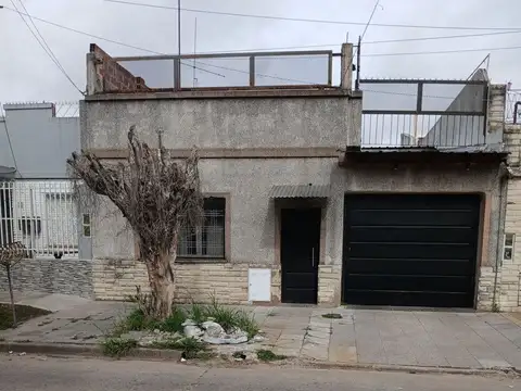 CASA 3 AMBIENTES CON TERRAZA Y DOS COCHERAS