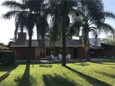 CASA EN VENTA 4 DORMITORIOS EN ALTOS DEL SAUCE
