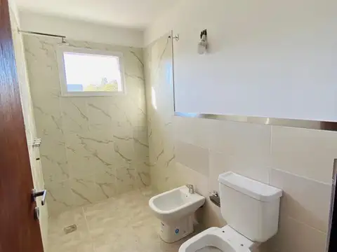 Casa 5 ambientes con 3 baños