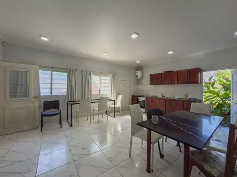 155 e/ 50 y 52 N° 900