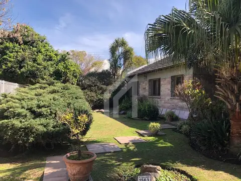 EXCELENTE PROPIEDAD DE  EPOCA DE 1000 MTS DE LOTE EN UNA PLANTA