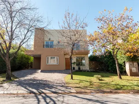 Divina casa en alquiler al lago en el B° Santa Catalina, Villanueva, Tigre.