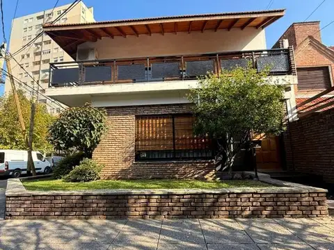 Casa en  5 ambientes jardin barrio parque villa martelli
