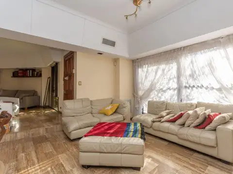 Depto Tipo Casa en Venta de 5 ambientes