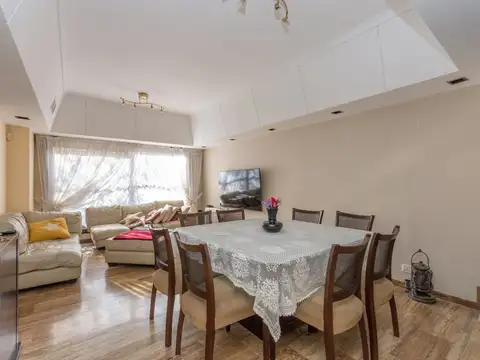 Depto Tipo Casa en Venta en Flores, USD 249.000