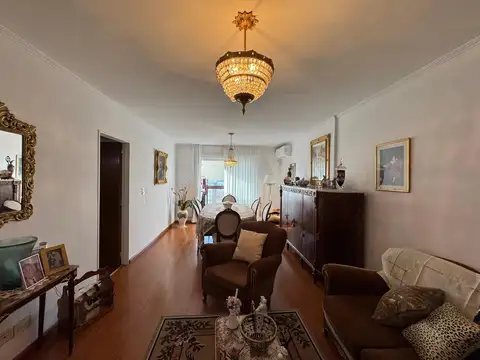 Buenos Aires  al 2000 - 3 dormitorios - Semipiso al frente