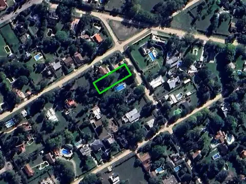 Los Eucaliptos e/ Las Palmeras y Los Nardos