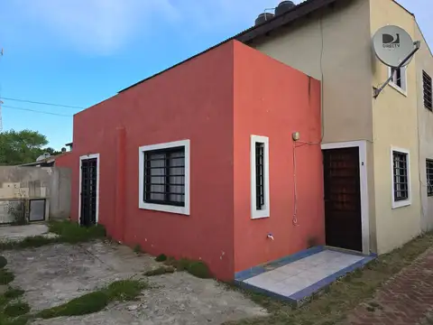 Casa en venta en Mar Del Tuyu sobre calle 81 e 8 y 9