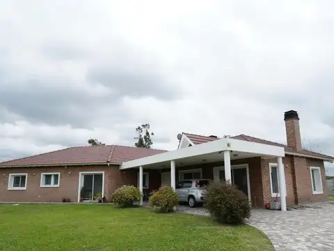 Casa en venta 6 ambientes Moreno