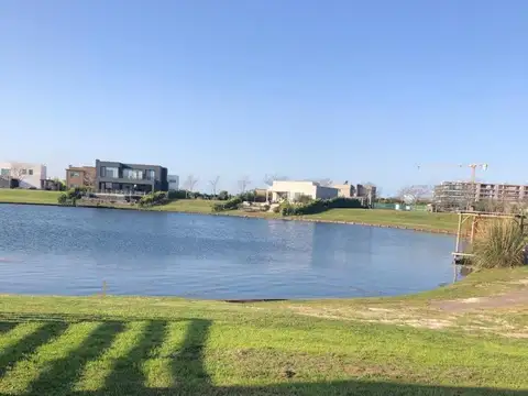 Lote al agua en Puertos