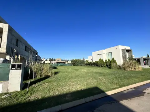 Terreno en Venta 20  mts Frente