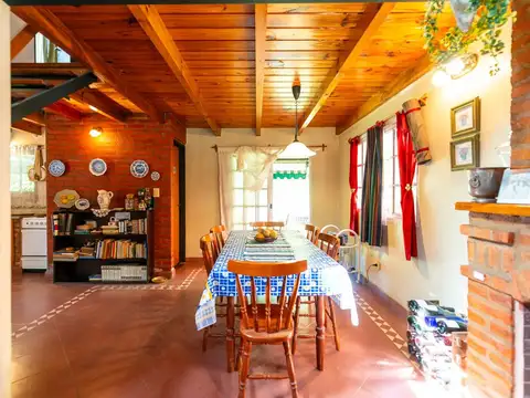 Casa en Alquiler con 1 cochera