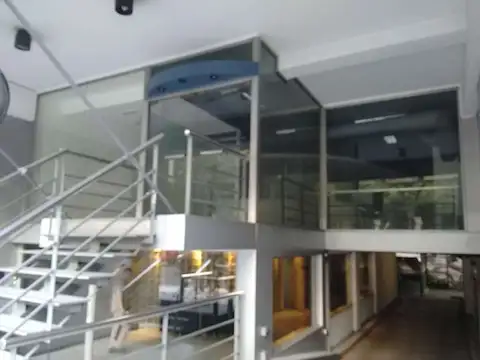 Oficina en Alquiler con 2 cocheras