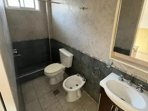 Depto Tipo Casa en Alquiler en Castelar, $ 450.000