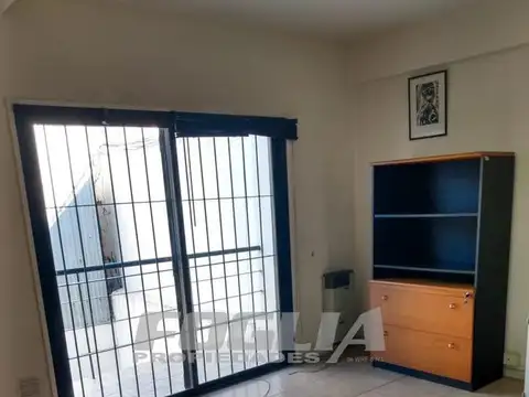 RETASADO  AMPLIO DPTO 2 AMB C/ BALCON (FTE CONTRAFTE) Y COCHERA