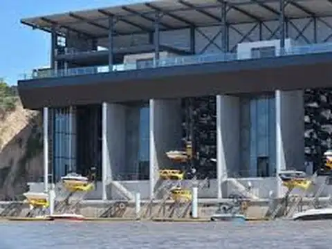 CUNA NAUTICA EN VENTA EN TIFON GRANADERO BAIGORRIA