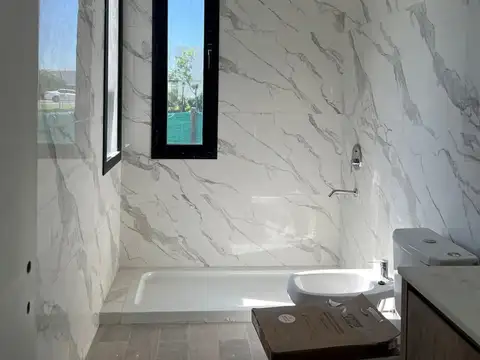 Casa 5 ambientes con 4 baños