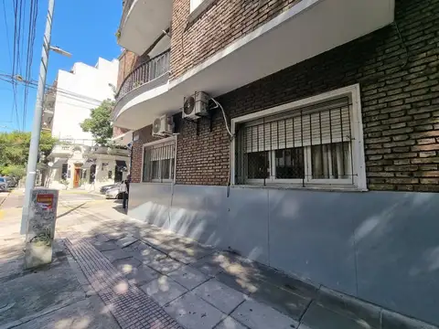 Local en Venta 64 años