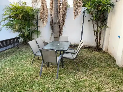 Casa 6 ambientes con 2 baños