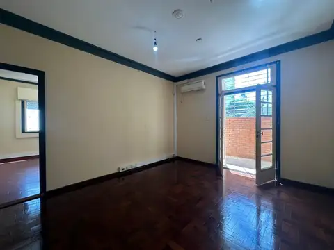 Oficina 6 ambientes con 1 baño