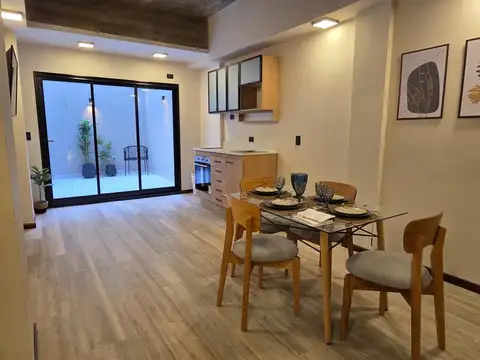 Manuela Pedraza 6000, Piso PB