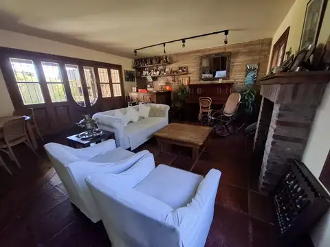 Casa en Venta con 3 cocheras