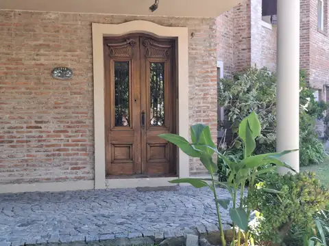 Casa 6 ambientes con 3 baños