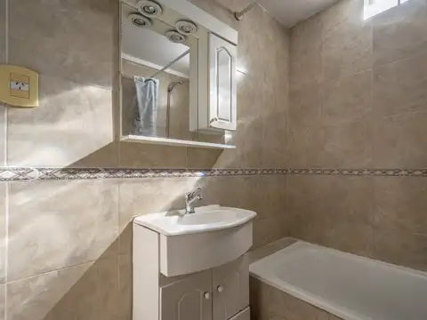 Monoambiente c/ balcon al frente. vista abierta. Chacarita.